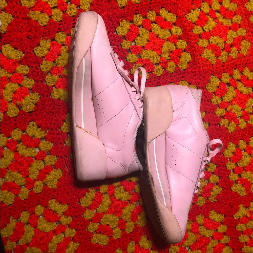 Vintage baby pink platform Reebok’s
